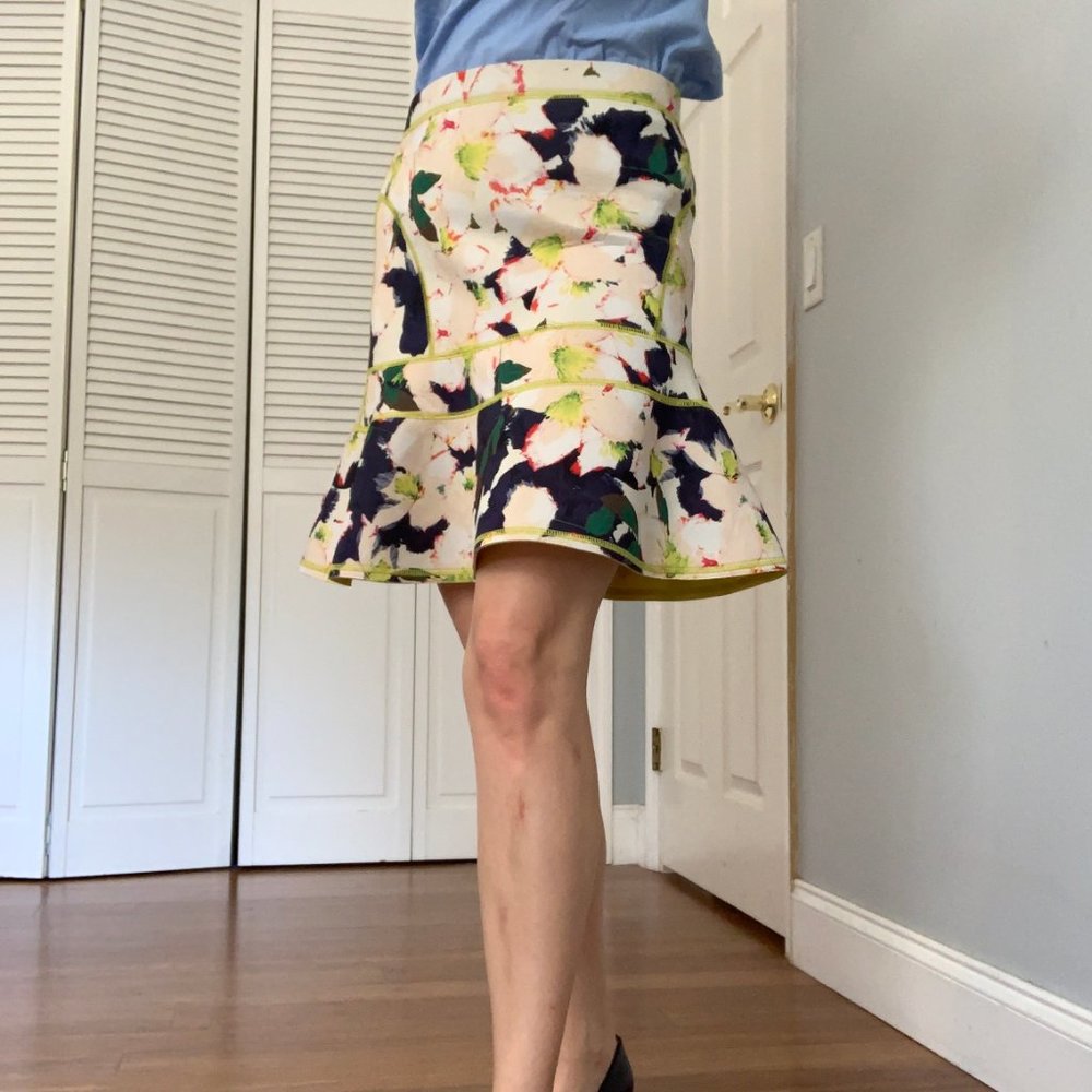 J. Crew Neoprene Floral Flutter Skirt sz 0 EUC